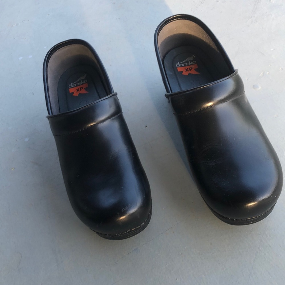 Dansko XP size 41 shoes.  Leather. Great for someone on their feet all day